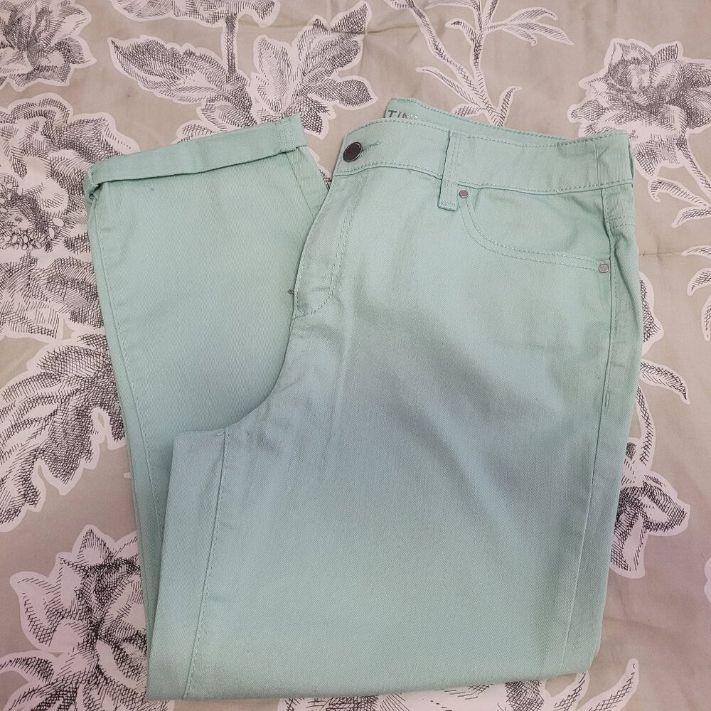 Chico's Platinum Mint Green 5 Pocket Cropped Jeans Chico's Size 1 = 8 EUC